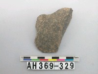 藏品(打製石刀殘件)的圖片